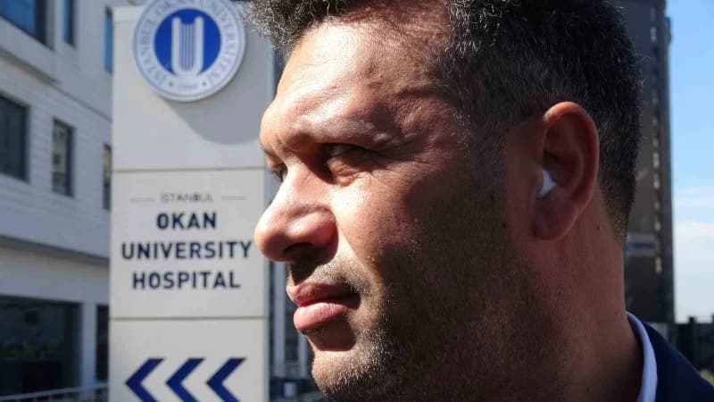 Sağ kulağındaki sıvı için Tuzla Okan Üniversitesi Hastanesi'ne giden Murat Tarakçı'nın sağlam olan sol kulağı ameliyat e