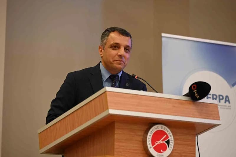 Kongre Düzenleme Kurulu Başkanı ve Kastamonu Üniversitesi Rektör Yardımcısı Prof. Dr. Selahattin Kaymakcı programda konu