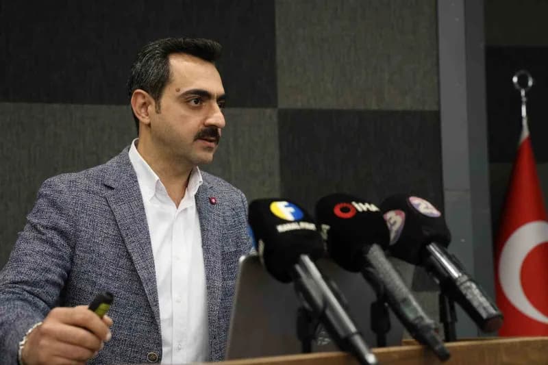 Dr. Eczacı Oğuzhan Tatar konuşma yaptı