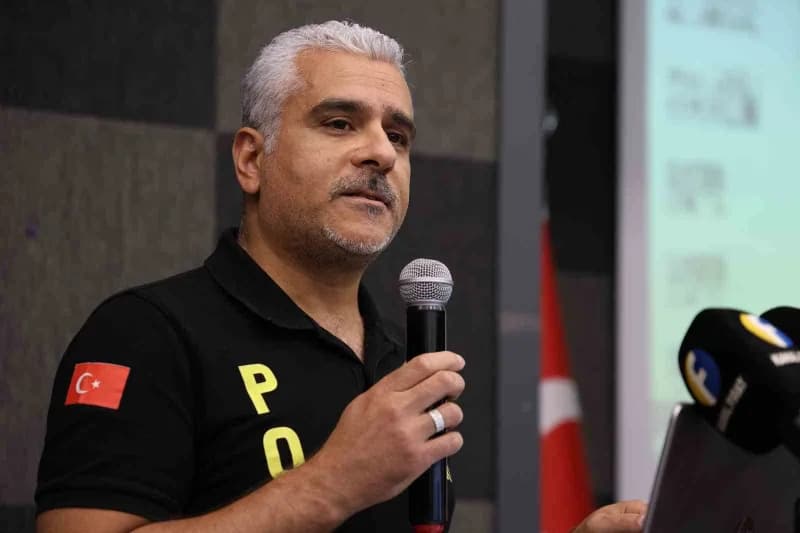Elazığ Emniyet Müdürlüğü Narkotik Suçlarla Mücadele Şube Müdürlüğü'nde görevli polis memuru Eyüp Esergün konuşma yaptı
