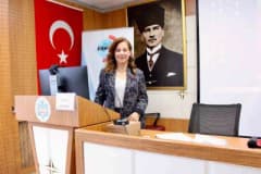 Prof. Dr. Ayşegül Ulu Kılıç, enfeksiyon ve sepsis toplantısında konuşma yaparken