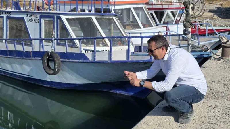 Doç. Dr. Öğretim Üyesi Mustafa Akkuş, "İnci kefali çok özel bir tür çünkü yaşamını her ne kadar Van Gölü'nün tuzlu ve so