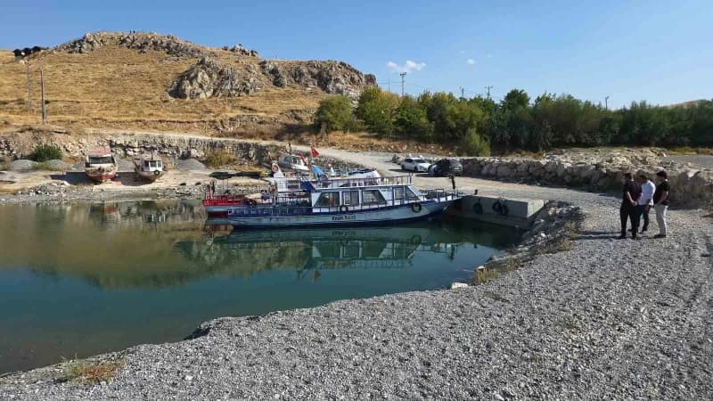 Van Gölü'nün eşsiz canlı türlerinden inci kefallerinin yaşam döngüsünde önemli bir dönem daha başladı. Üreme döneminde a