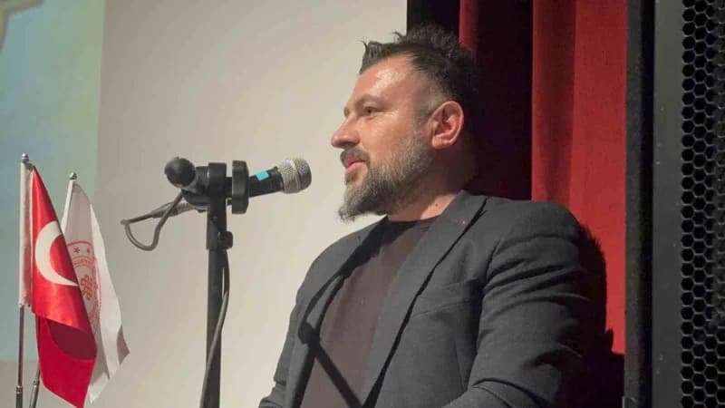 Nkü Öğretim görevlisi tarihçi Doç.dr. Ökkeş inanç konuşma yaptı.