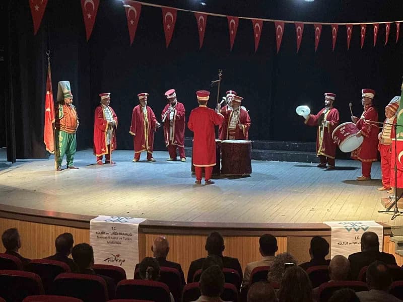 Mehter gösterisi büyüledi.