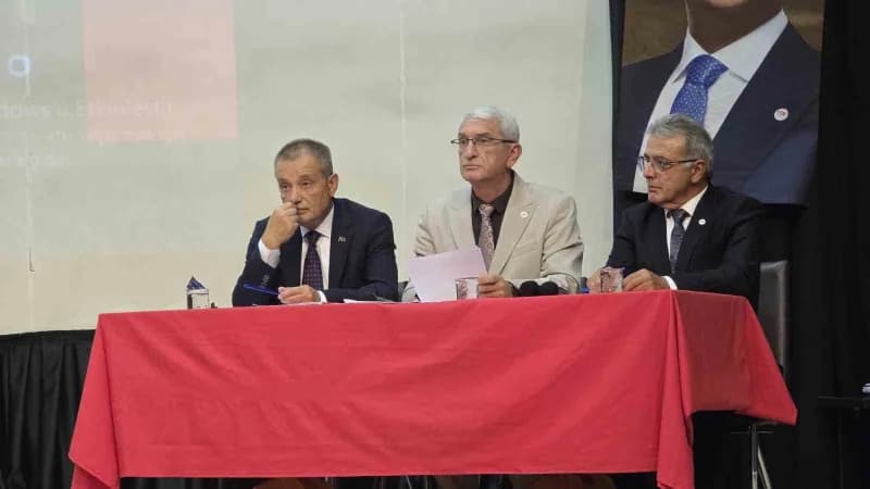 Kongre Divan Başkanı Necdet Aytekin’in tartışmaya müdahale etmesi.