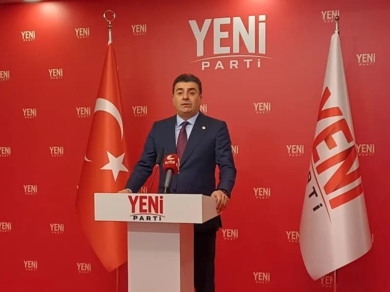 YENİ Parti Sözcüsü Zeynel Emre parti genel merkezinde açıklama yapıyor