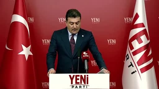YENİ Parti Sözcüsü Zeynel Emre parti genel merkezinde açıklama yapıyor