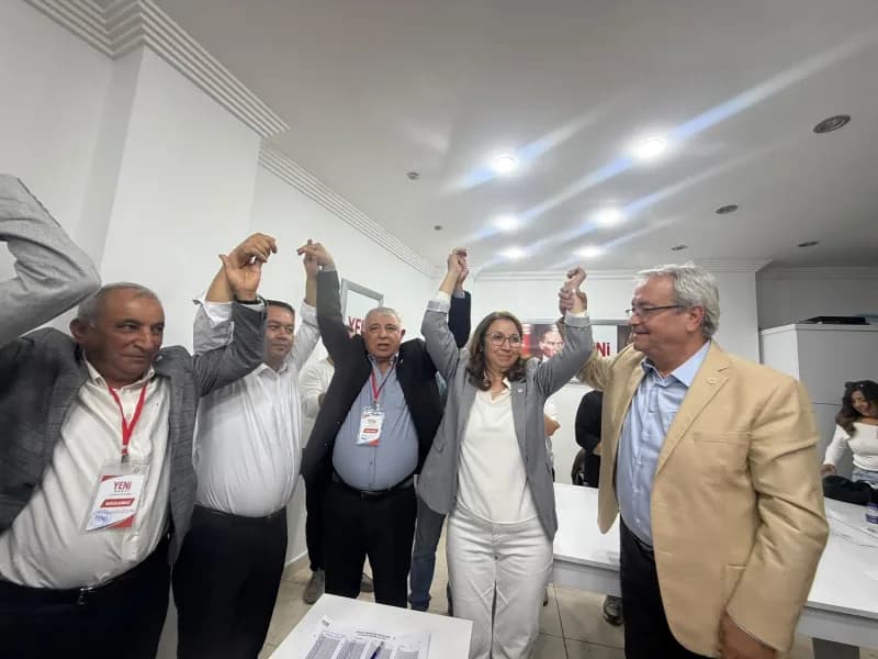 Kula’da Yeni Parti’nin kongresi öncesinde gerçekleştirilen Parti içi ön seçimde mevcut İlçe Başkanı Esen Çınar ile Ramaz