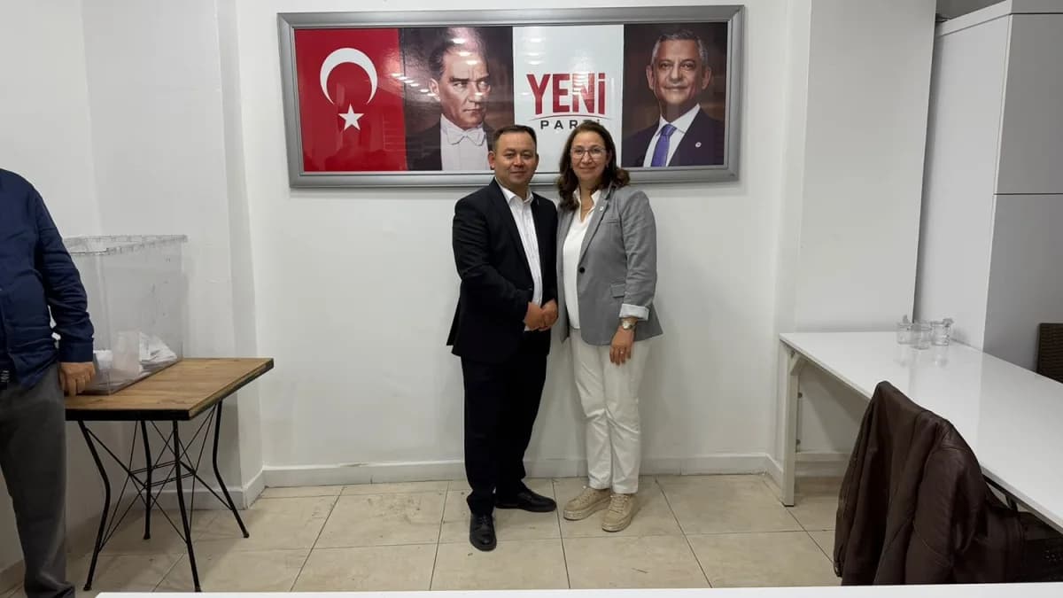 Kula’da Yeni Parti’nin kongresi öncesinde gerçekleştirilen Parti içi ön seçimde mevcut İlçe Başkanı Esen Çınar ile Ramaz