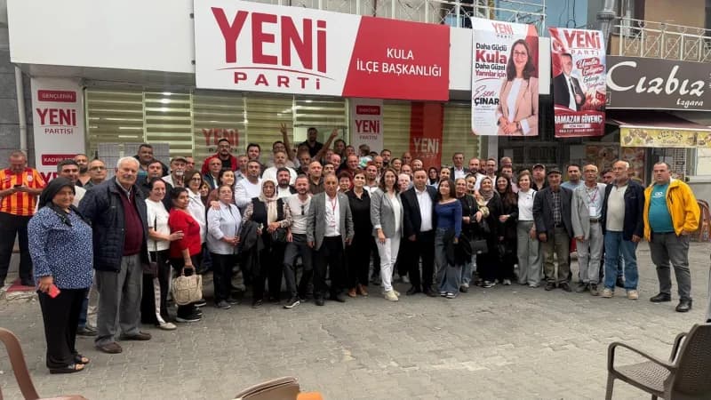 Kula’da Yeni Parti’nin kongresi öncesinde gerçekleştirilen Parti içi ön seçimde mevcut İlçe Başkanı Esen Çınar ile Ramaz
