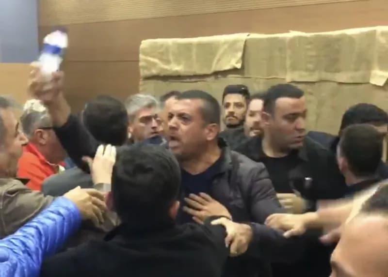 YENİ Parti Odunpazarı İlçe Başkanlığı seçiminde oy sayımı sırasında yaşanan gerginlik ve partililer