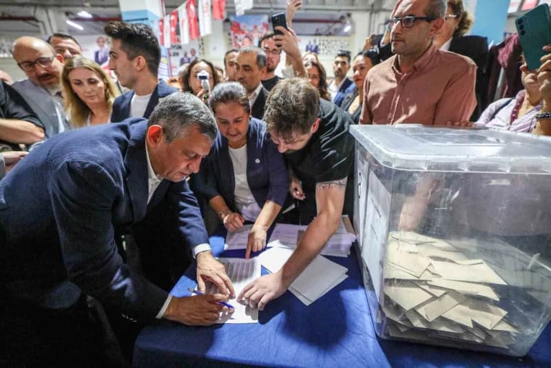 YENİ Parti Yunusemre İlçe Başkanlığı için ön seçim yapıldı. Mevcut İlçe Başkanı Yalçın Arcak ile Hasan İmamoğlu’nun aday
