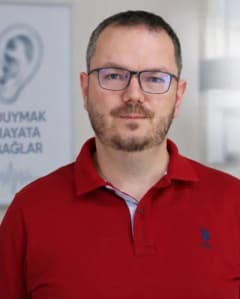 Sivas Numune Hastanesi Kulak Burun Boğaz Uzmanı Dr. Furkan Şan işitme taraması hakkında açıklama yapıyor
