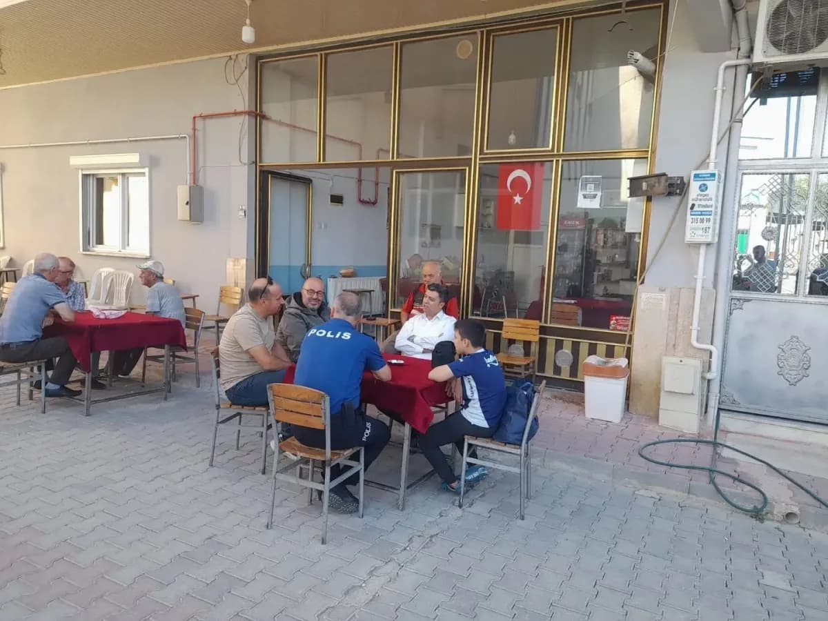 Yenipazar Kaymakamı Murat Karataş, ilçe esnafını ziyaret ederek vatandaşlarla bir araya geldi.