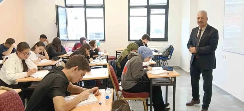Yenişehir Halk Eğitim Merkezi’nin ücretsiz üniversite hazırlık kurslarında başarı dikkat çekiyor. 2019-2020 Eğitim öğret