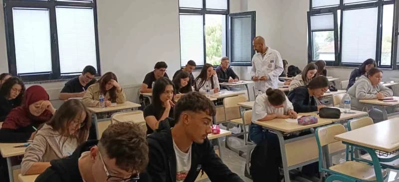 Yenişehir Halk Eğitim Merkezi’nin ücretsiz üniversite hazırlık kurslarında başarı dikkat çekiyor. 2019-2020 Eğitim öğret