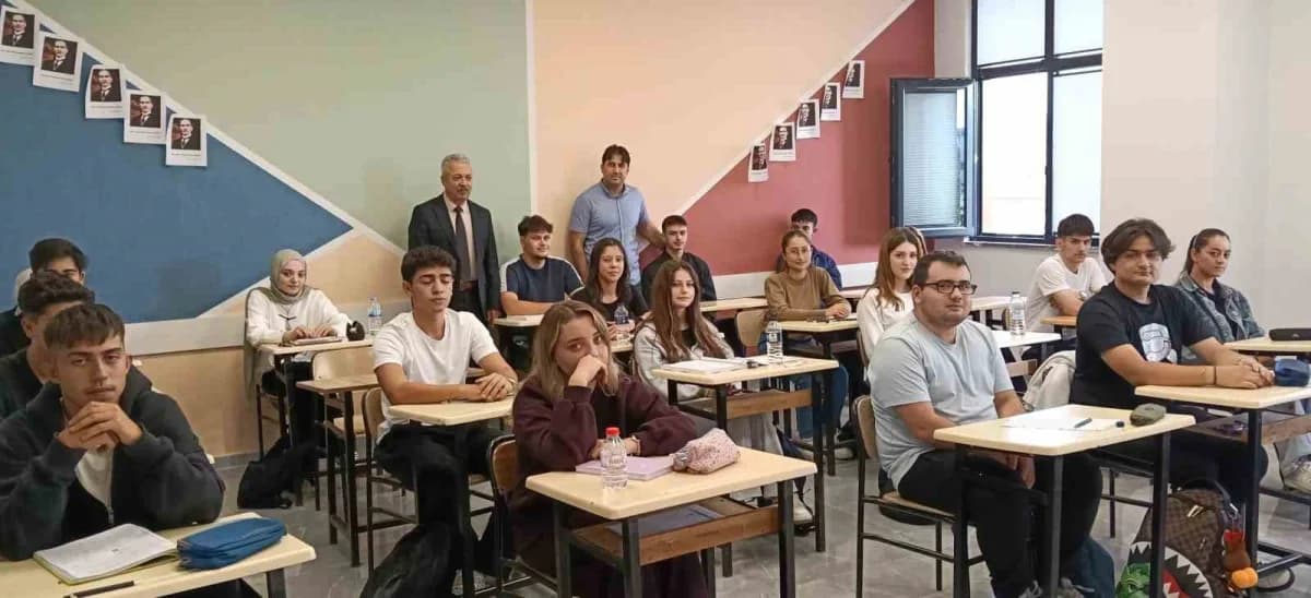 Yenişehir Halk Eğitim Merkezi’nin ücretsiz üniversite hazırlık kurslarında başarı dikkat çekiyor. 2019-2020 Eğitim öğret