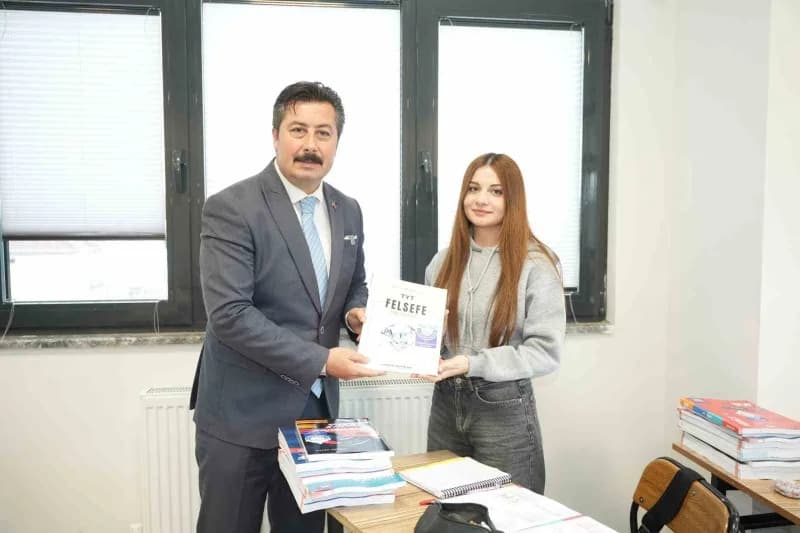 Yenişehir Belediyesi ile Yenişehir Halk Eğitimi Merkezi iş birliğinde üniversiteye hazırlanan gençlere yönelik düzenlene
