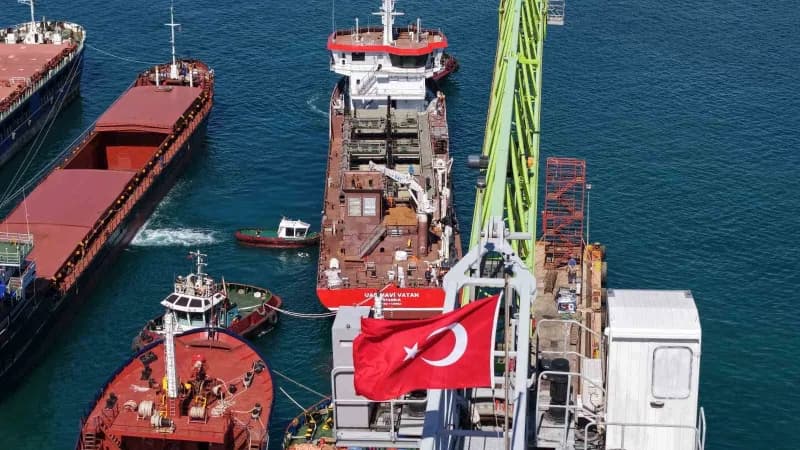 Ulaştırma ve Altyapı Bakanı Abdulkadir Uraloğlu, yerli tasarımla Türk tersanelerinde ilk kez inşa edilen emici özellikli