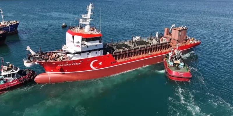 Ulaştırma ve Altyapı Bakanı Abdulkadir Uraloğlu, yerli tasarımla Türk tersanelerinde ilk kez inşa edilen emici özellikli