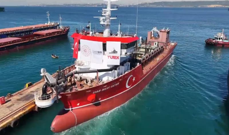 Ulaştırma ve Altyapı Bakanı Abdulkadir Uraloğlu, yerli tasarımla Türk tersanelerinde ilk kez inşa edilen emici özellikli