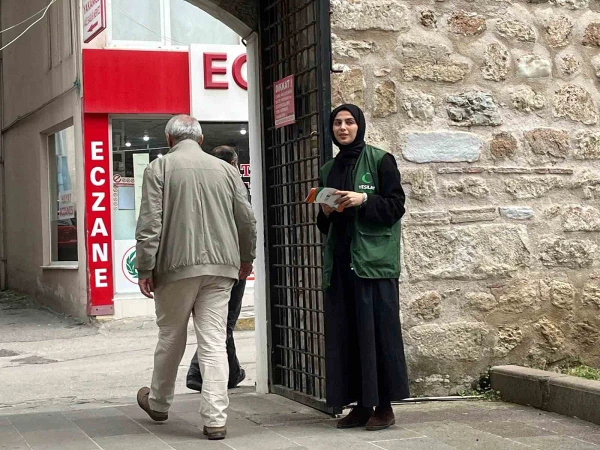 Sinop’ta Yeşilay tarafından bağımlılıkla mücadele kapsamında vatandaşlara yönelik bilgilendirme çalışması gerçekleştiril