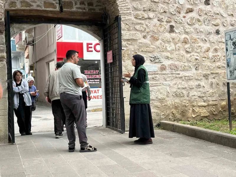 Sinop’ta Yeşilay tarafından bağımlılıkla mücadele kapsamında vatandaşlara yönelik bilgilendirme çalışması gerçekleştiril