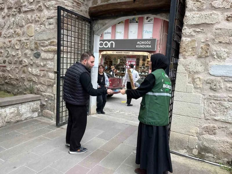 Sinop’ta Yeşilay tarafından bağımlılıkla mücadele kapsamında vatandaşlara yönelik bilgilendirme çalışması gerçekleştiril