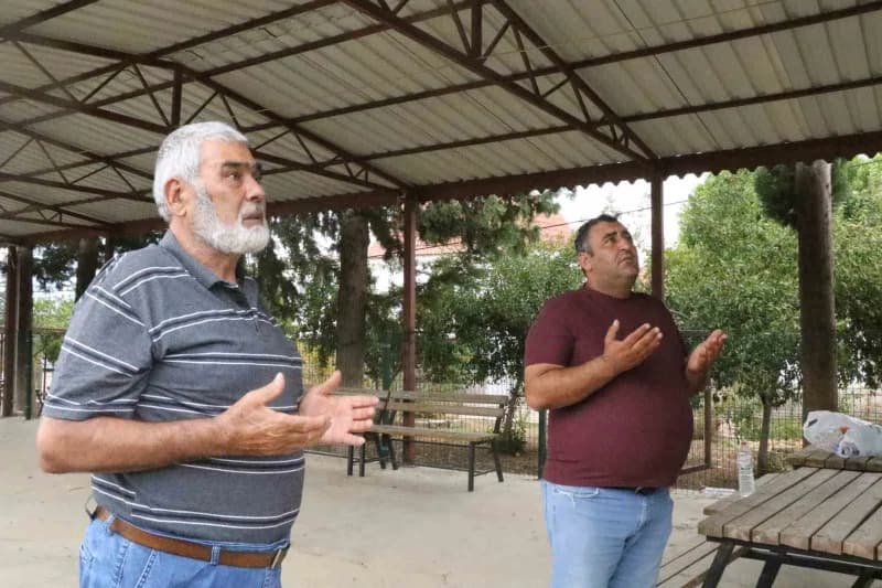 Antalya'nın Aksu ilçesi Yeşilkaraman Mahallesi'nde yaklaşık 8 yıldır sürdürülen gelenekle, hayatını kaybeden Mahalle sak