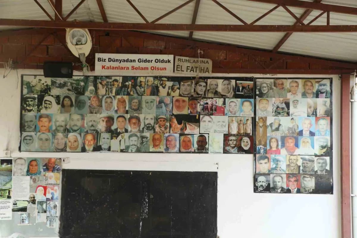 Antalya'nın Aksu ilçesi Yeşilkaraman Mahallesi'nde yaklaşık 8 yıldır sürdürülen gelenekle, hayatını kaybeden Mahalle sak