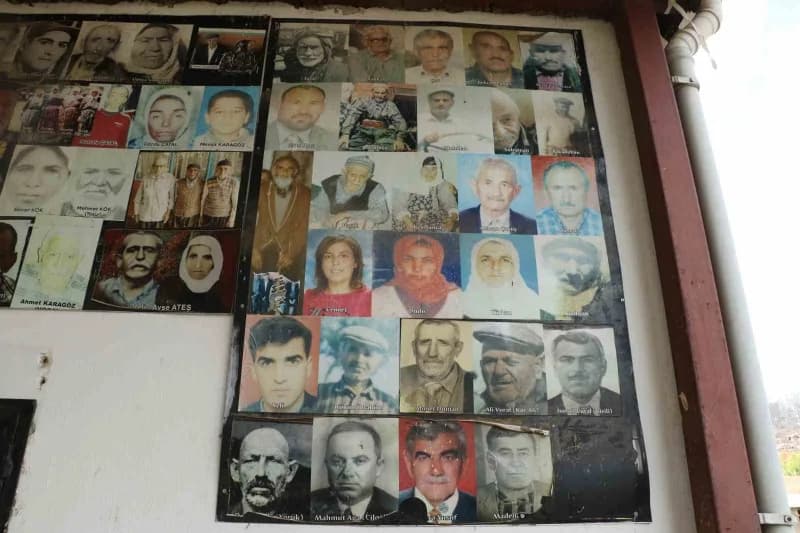 Antalya'nın Aksu ilçesi Yeşilkaraman Mahallesi'nde yaklaşık 8 yıldır sürdürülen gelenekle, hayatını kaybeden Mahalle sak
