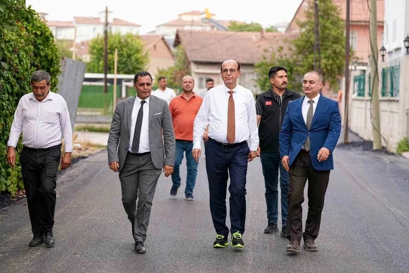 Yeşilyurt Samanlı Mahallesi’nde devam eden sıcak asfalt ve yol yenileme çalışmaları