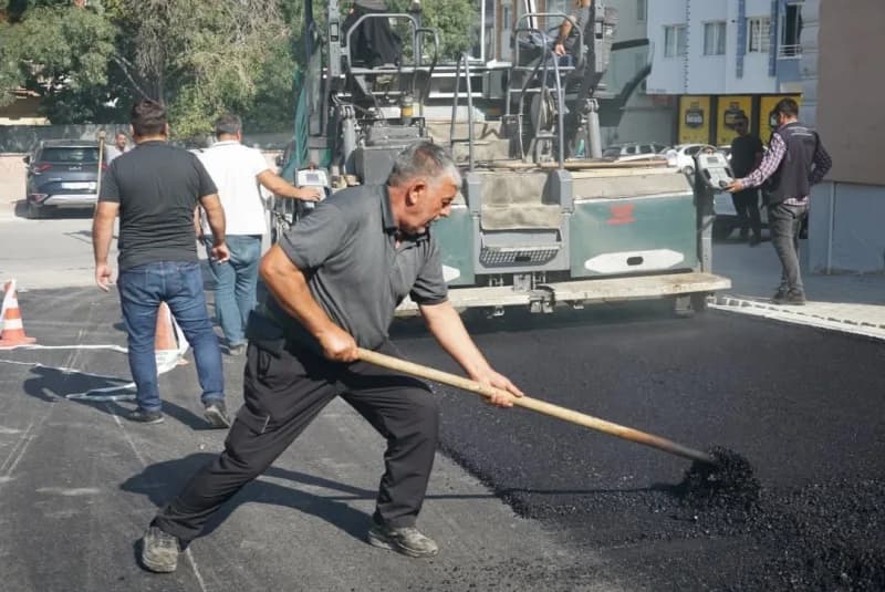 Yeşilyurt'ta ulaşım yatırımları hız kesmeden sürüyor