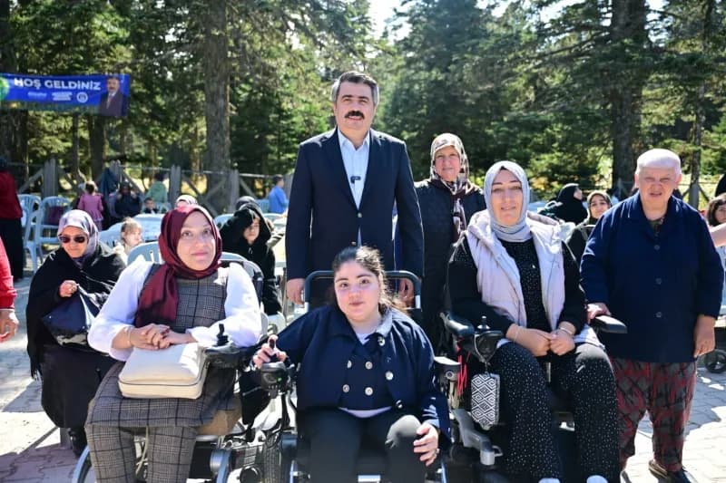Yıldırım Belediyesi’nin ilçede yaşayan kadınlara özel olarak düzenlediği Teleferikle Uludağ Turu, renkli görüntülerle so