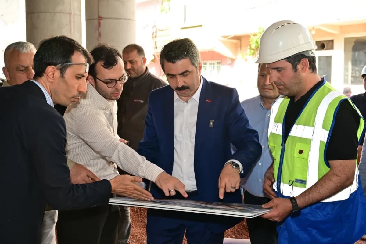 Yıldırım Belediyesi, ilçenin dört bir yanında hayata geçirdiği yatırımlarla Yıldırım’ın geleceğini şekillendiriyor.