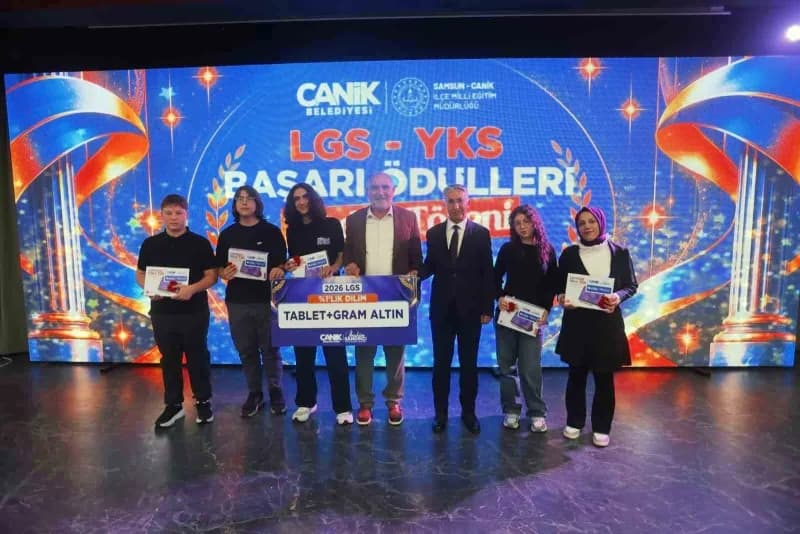 Canik Belediyesi tarafından Yükseköğretim Kurumları Sınavı (YKS) ve Liselere Geçiş Sistemi'nde (LGS) dereceye giren öğre