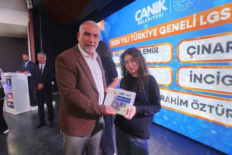 Canik Belediyesi tarafından Yükseköğretim Kurumları Sınavı (YKS) ve Liselere Geçiş Sistemi'nde (LGS) dereceye giren öğre