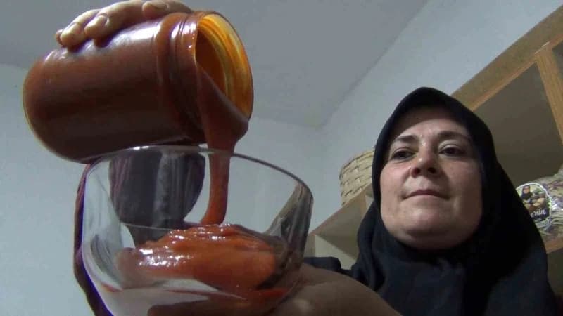 Çorum Osmancık'ta Safiye Yılmaz'ın yöresel ürünler ürettiği 3,5 dönümlük arazi ve doğal ürünler