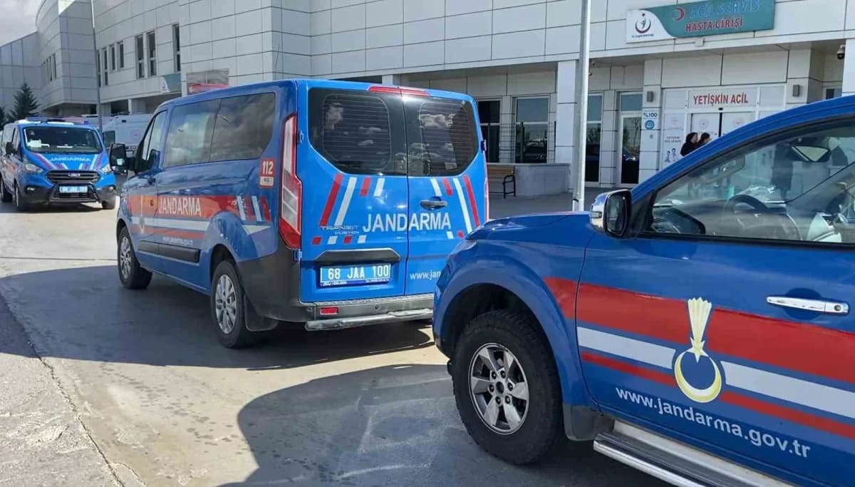 Yaralanan kadın, olay yerine çağırılan ambulansla Aksaray Eğitim ve Araştırma Hastanesine kaldırılarak tedavi altına alı