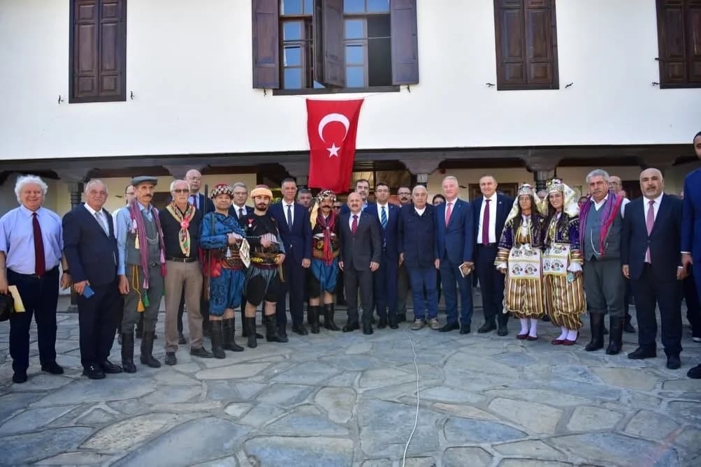 Aydın'ın Milli Mücadele dönemindeki simge isimlerinden Yörük Ali Efe, vefatının 75’inci yıl dönümünde düzenlenen program