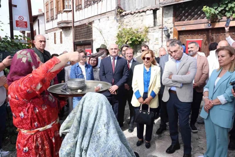 "Anadolu Sofraları: Yörük Kültürü ve Belleği" programına ev sahipliği yapan köyde, Kültürel mirasın korunması ve uluslar