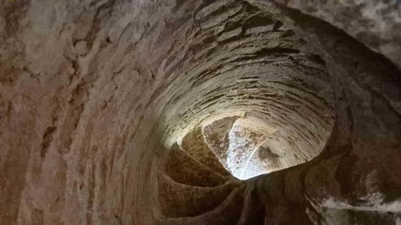 Yozgat'ın Sarıkaya ilçesindeki asırlık cami onarılmayı bekliyor.