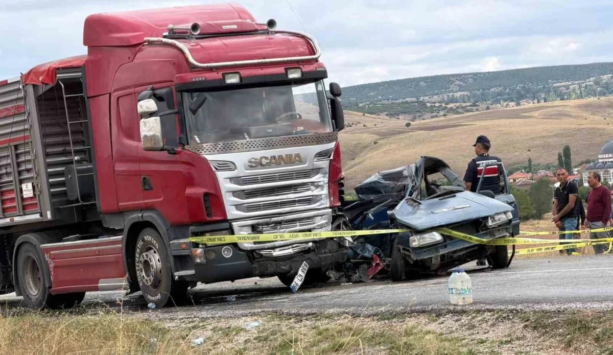 Yozgat’ın Kadışehri ilçesinde meydana gelen kazada 1 kişi hayatını kaybetti, 2 kişi yaralandı.