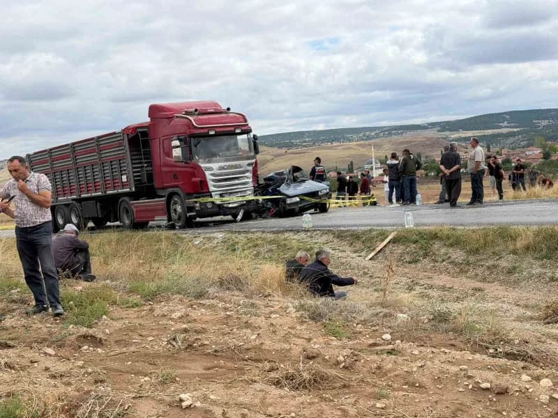 Yozgat’ın Kadışehri ilçesinde meydana gelen kazada 1 kişi hayatını kaybetti, 2 kişi yaralandı.