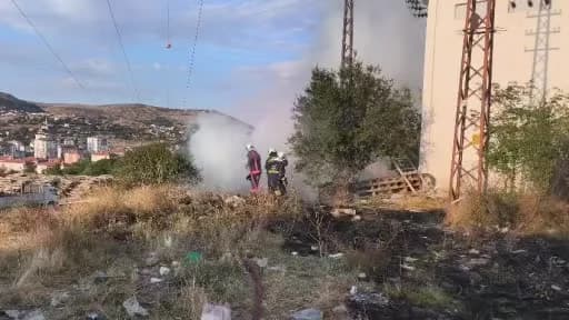 Yozgat sanayi bölgesinde trafo patlaması sonrası çıkan yangına müdahale eden itfaiye ekipleri