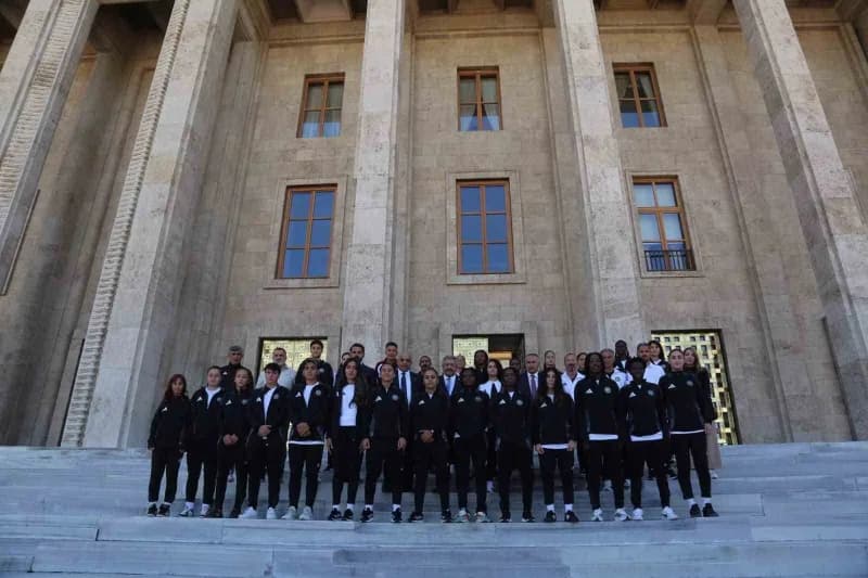 Türkiye Kadın Futbol Süper Ligi'nde mücadele eden Yüksekova Spor Kulübü, TBMM'de Milliyetçi Hareket Partisi(MHP) Genel B