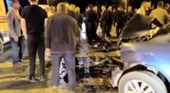 Yüksekova ilçesinde iki ticari aracın çarpışması sonucu meydana gelen trafik kazası sonrası olay yeri