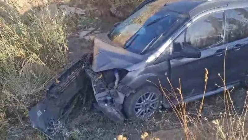 Yüksekova-Van karayolunda iki hafif ticari aracın çarpışması sonucu meydana gelen trafik kazası