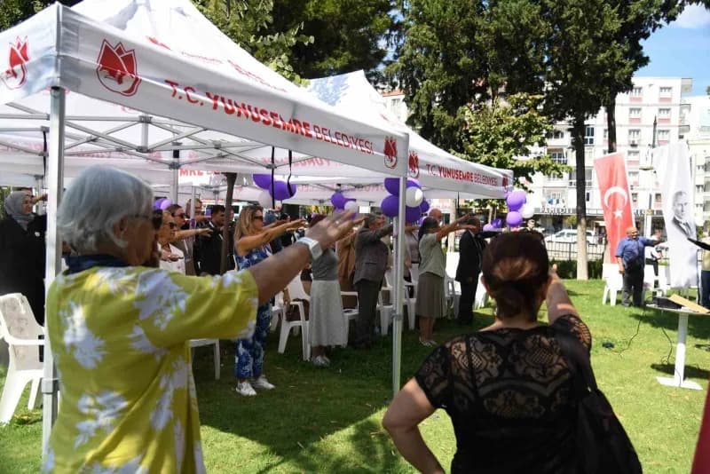 Yunusemre Belediyesi, 21 Eylül Dünya Alzheimer Günü kapsamında düzenlediği panel ve etkinlikle Alzheimer hastalığına yön